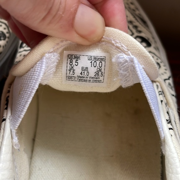 Vans Slip-On Sneakers - Cream with black skull design Men’s 8.5 / women’s 10 - Picture 3 of 6